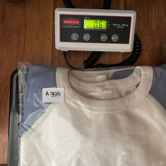 Levi's Sweatshirt Large Unisex Cream Blue Raglan Crewneck Pullover Chest Logo - Picture 7 of 7